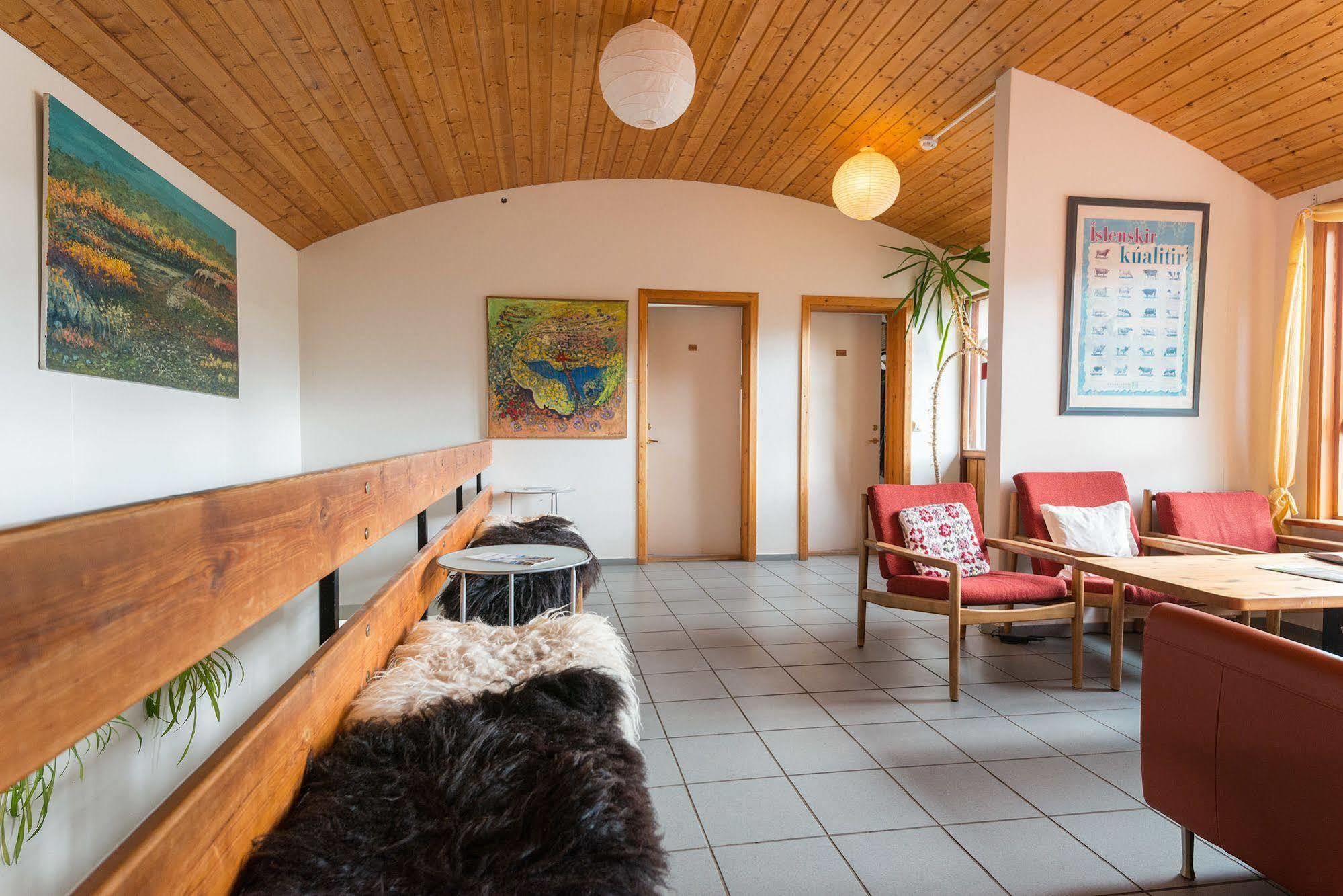 Brekkulaekur Guesthouse Hunathing Vestra Exterior photo